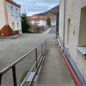 Rampe zum Haupteingang