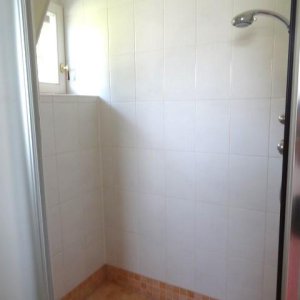 großzügige Dusche