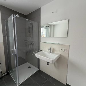 Tageslichtbad mit Dusche 