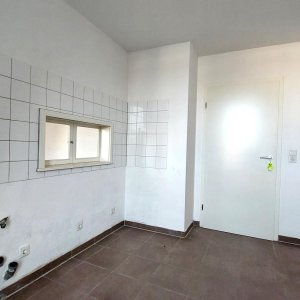 Bsp. helle Küche mit Durchreiche 
