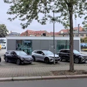 Pavillon mit Stellplätzen