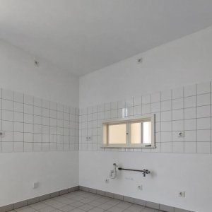 Küche mit Durchreiche