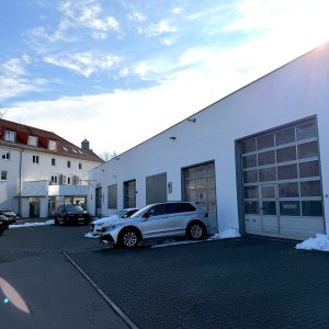 Werkstatt und Hallen
