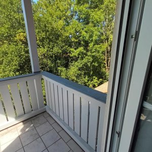 Blick ins Grüne von Balkon