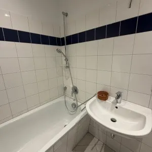 Bad mit Wanne