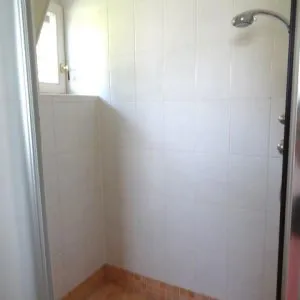 großzügige Dusche