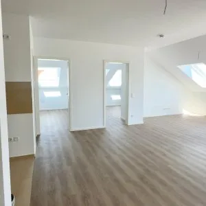 heller Wohn- und Essbereich