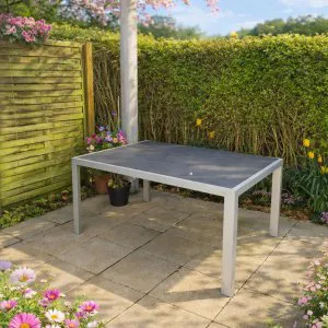 Terasse an Wohnung (KI)