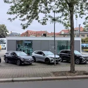 Pavillon mit Stellplätzen