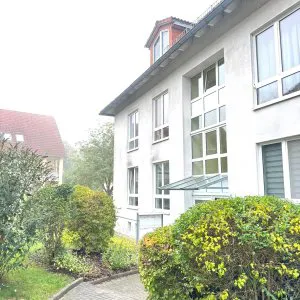 grüner Eingangsbereich