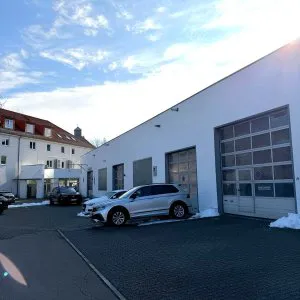 Werkstatt und Hallen