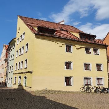 Mehrfamilienhaus